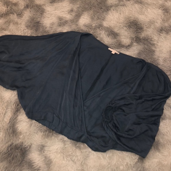 FLOWY TOP - Picture 1 of 2